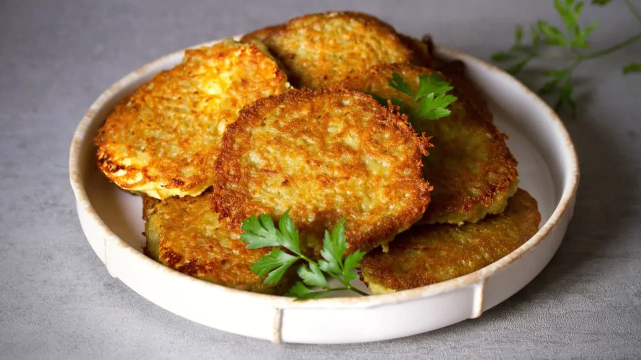 Jaką zupę do placków ziemniaczanych wybrać, aby zachwycić smakiem? Jaką zupę do placków ziemniaczanych wybrać, aby zachwycić smakiem?