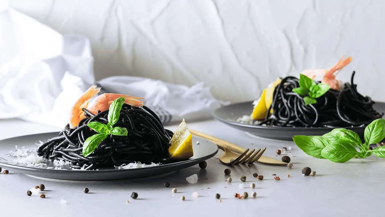 Spaghetti sepia: odkryj sekrety czarnego makaronu i jego smaki