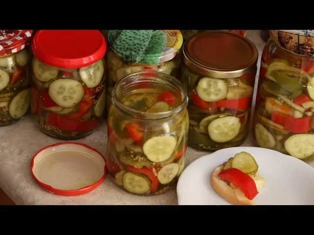 Jak zrobić sałatkę z ogórków i papryki, która zachwyci gości