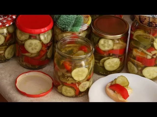 Jak zrobić sałatkę z ogórków i papryki, która zachwyci gości