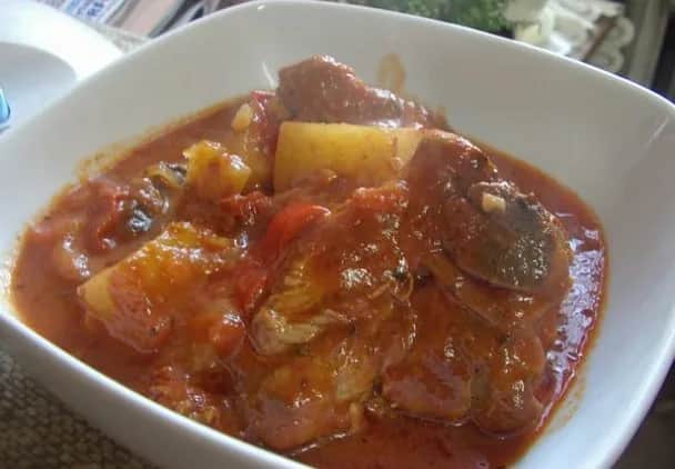 Co zrobić z żeberkami z zupy? Przepisy na pyszne dania z resztek