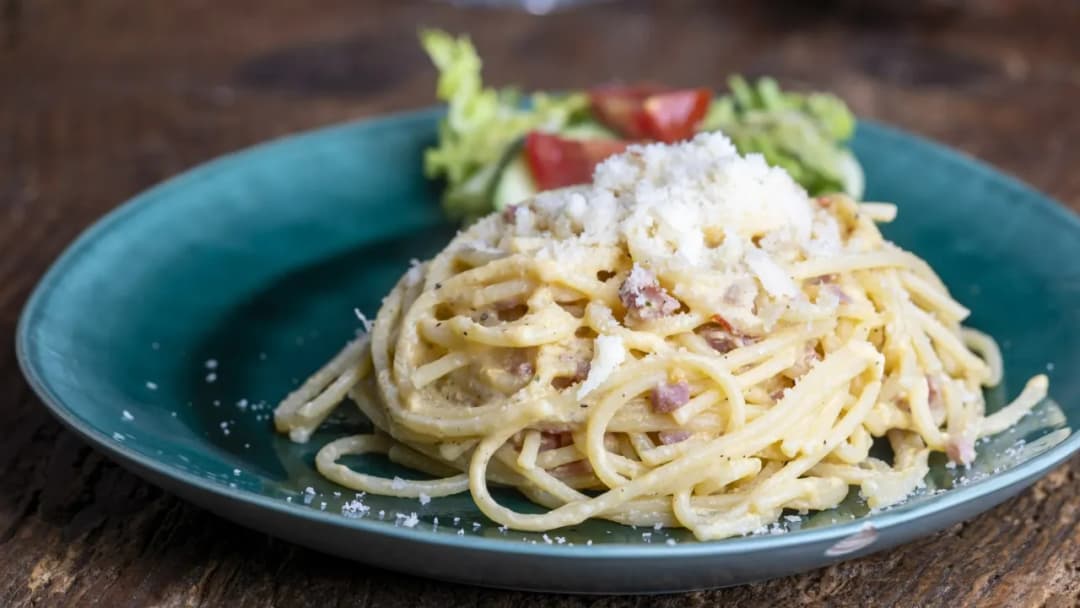 Przepis na spaghetti carbonara - prosty sposób na idealne danie