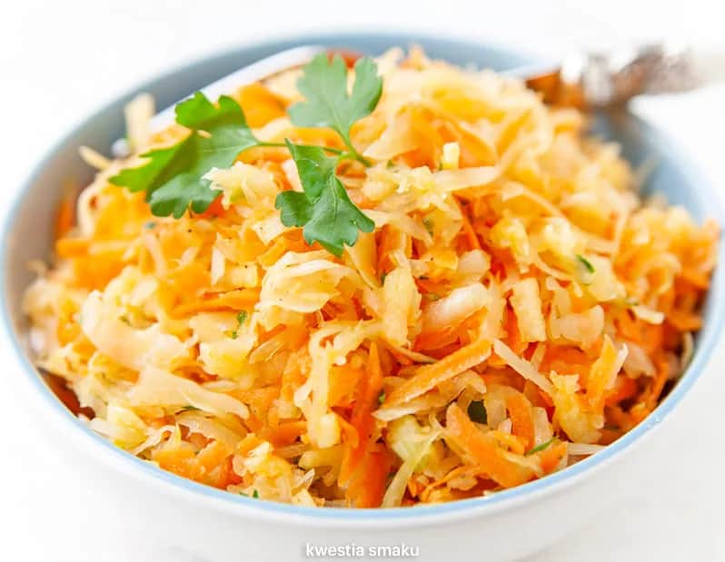 Jak zrobić sałatkę z kapusty kiszonej, która zachwyci smakiem i zdrowiem