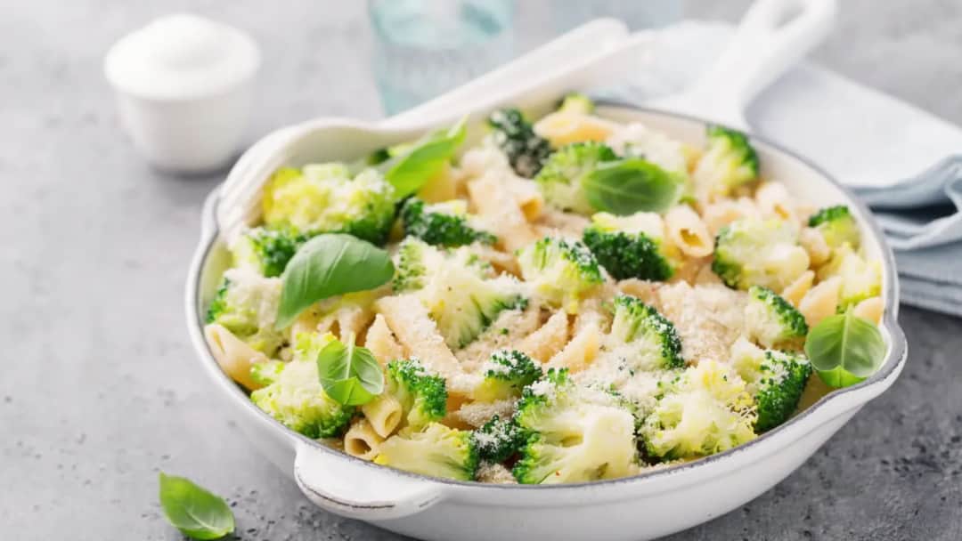 Szybki przepis na penne z brokułami, który zachwyci każdego smakosza