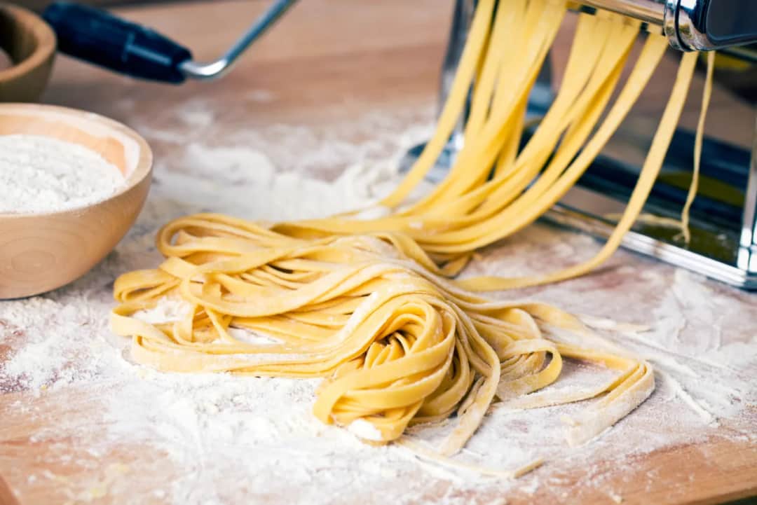 Jak łatwo zrobić domowy makaron spaghetti – przepis krok po kroku