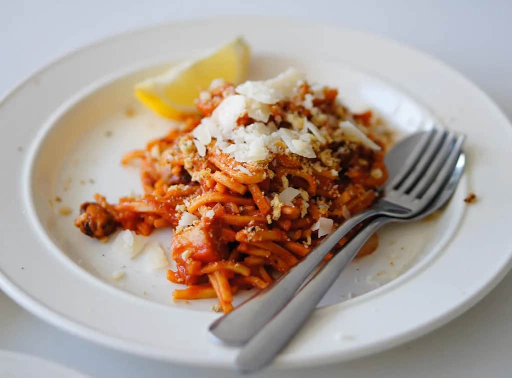 Proste spaghetti z pomidorów w puszce, które uratuje Twój obiad