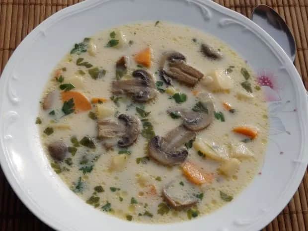 Jak zrobić zupę pieczarkową - prosty przepis na smaczną zupę