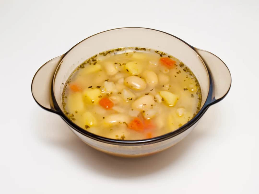 Ile kcal ma zupa fasolowa? Zaskakująco niskie kalorie w porcji