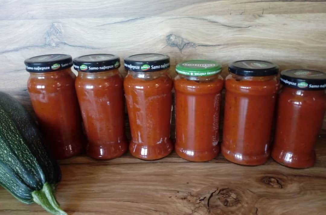 Sos do spaghetti z cukinii i pomidorów do słoików – łatwy przepis na zimę