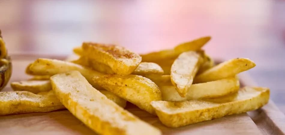 Jak zrobić frytki w piekarniku - proste sposoby na chrupiące frytki
