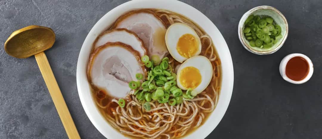 Jak zrobić zupę ramen w domu - prosty przepis na pyszny bulion