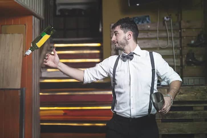 Ile kosztuje drink bar na weselu? Poznaj ukryte koszty i porady