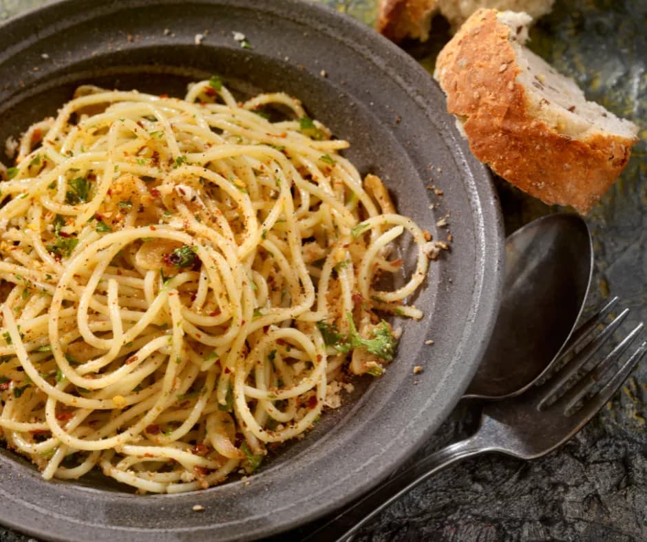 Pyszne spaghetti aioli ze śmietaną - prosty przepis na obiad